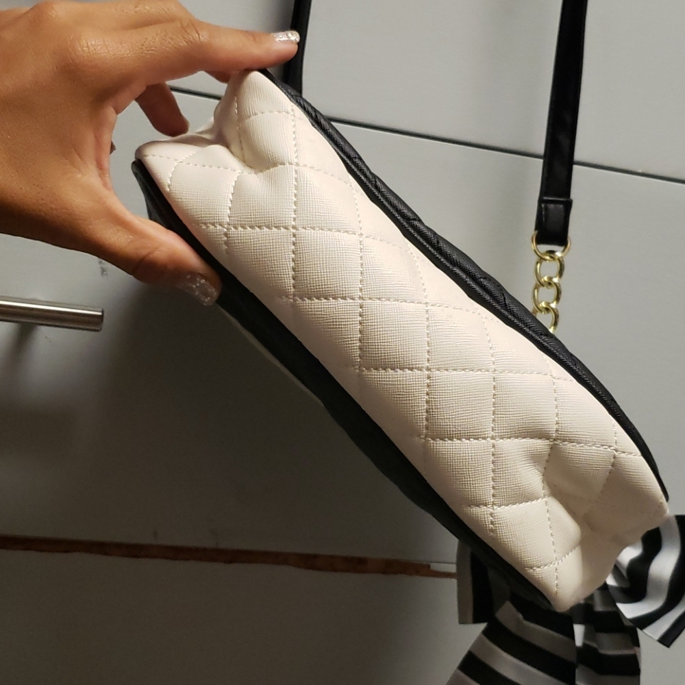 Betsey Johnson Crossbody Purse - Picture 9 of 16